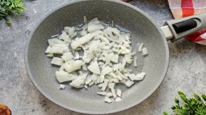 Куриная печень с луком и морковью