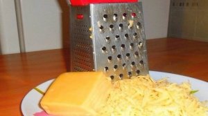 Салат сырный с чесноком и морковью