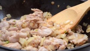 Пирог с мясом на сковороде
