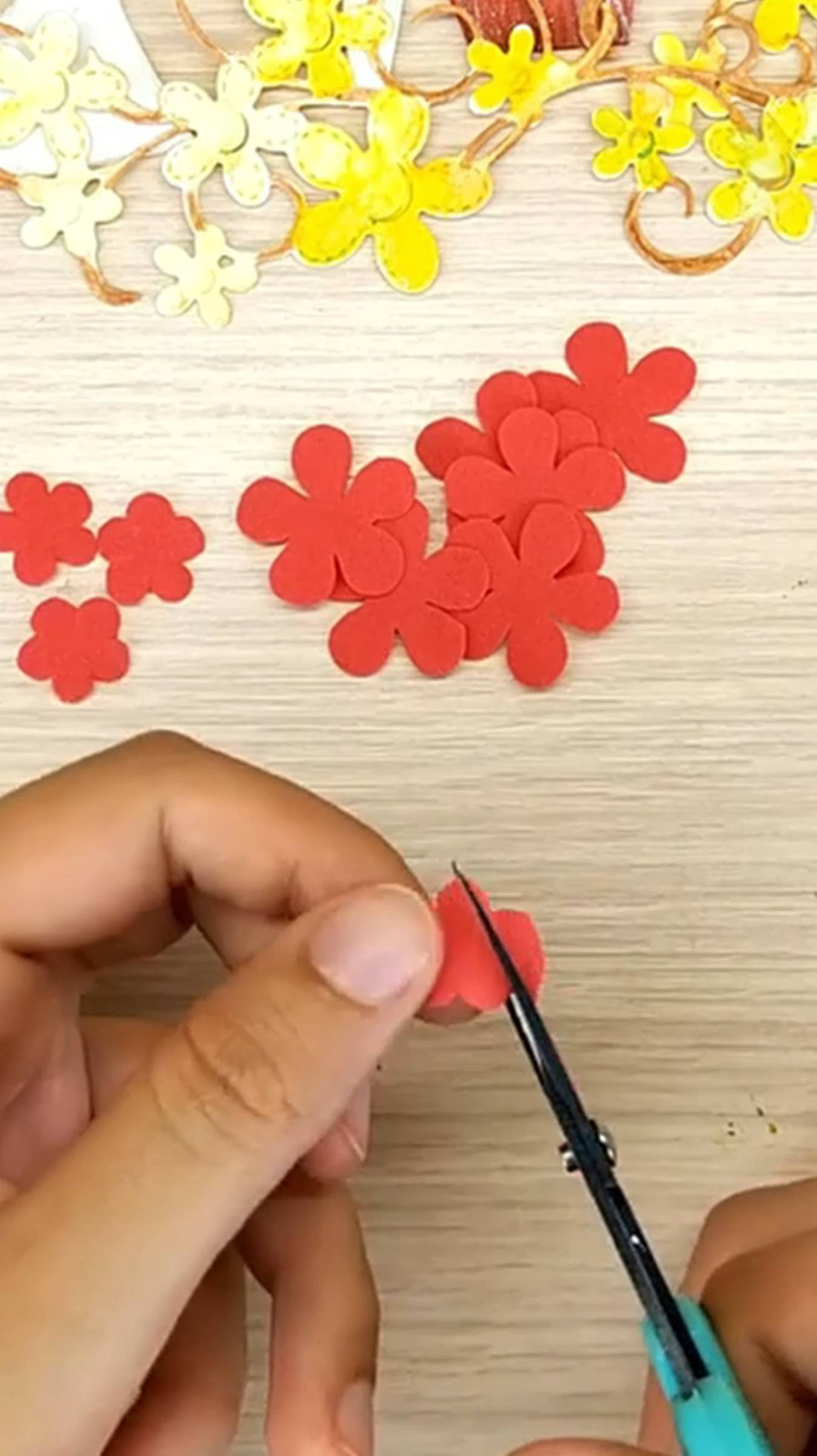 Маленькие цветы из фоамирана 🌸 #фоамиран #цветыизфоамирана #ручнаяработа смотреть онлайн