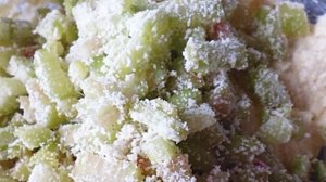 Пирог с ревенем и манкой