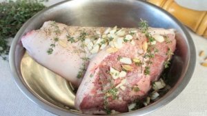 Рулька в духовке с чесноком