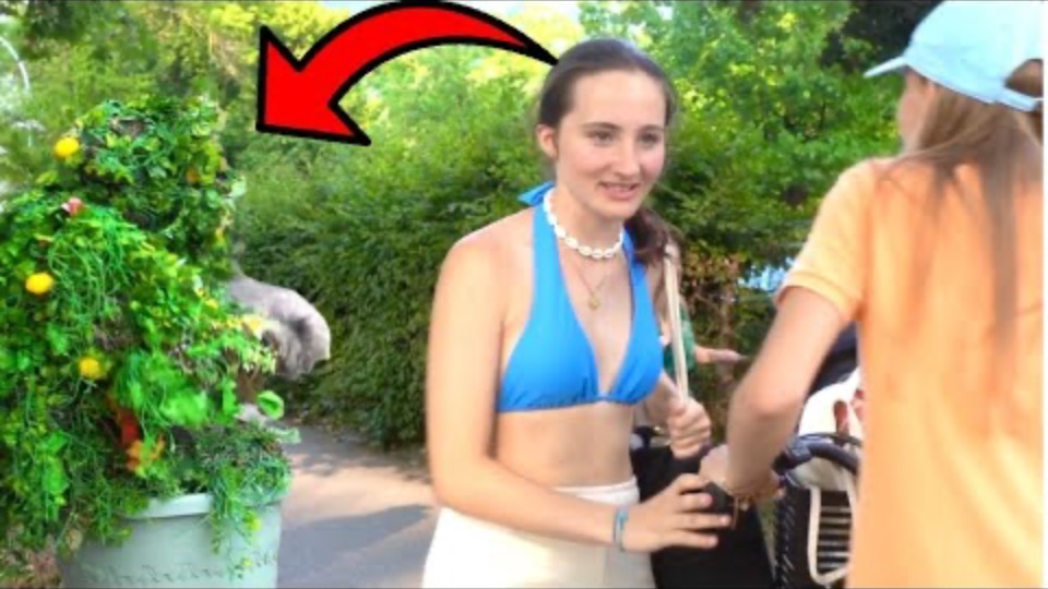 BUSHMAN SCARE PRANK AT THE Beach. SO SO FUNNY!!! смотреть онлайн