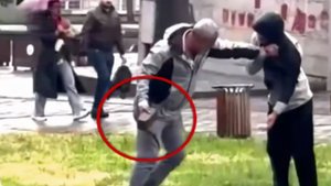 В Турции отец ломает сыну-наркоману ногу