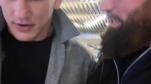 😄Мага Исмаилов встретил Вячеслава Василевского в аэропорту.