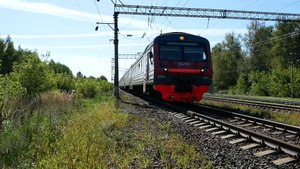 Электропоезд ЭД9Э-0009 Нижний Новгород - Семёнов прибывает на станцию Каликино