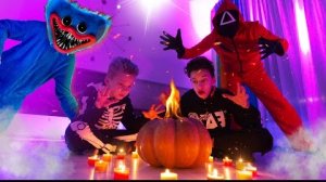 Попали Игру В Кальмара на Хеллоуин! Squid Game Halloween in Real Life