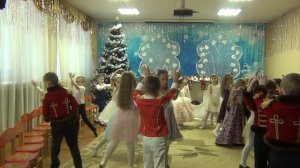 Вход на новогодний утренник в подготовительной группе. "Волшебная сказка"