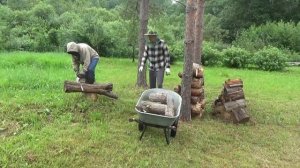 Жизнь в Деревне-Соседу Музыканту Выпиливаю Деревья-Свариваю в Баню Трубу для Печи