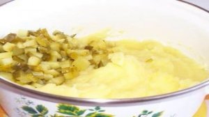 Пирог с солеными огурцами