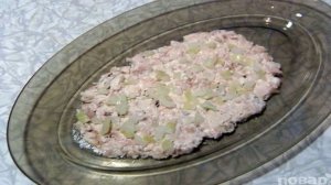 Салат из курицы, ананасов и яиц