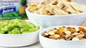 Салат из курицы, орехов и ананасов