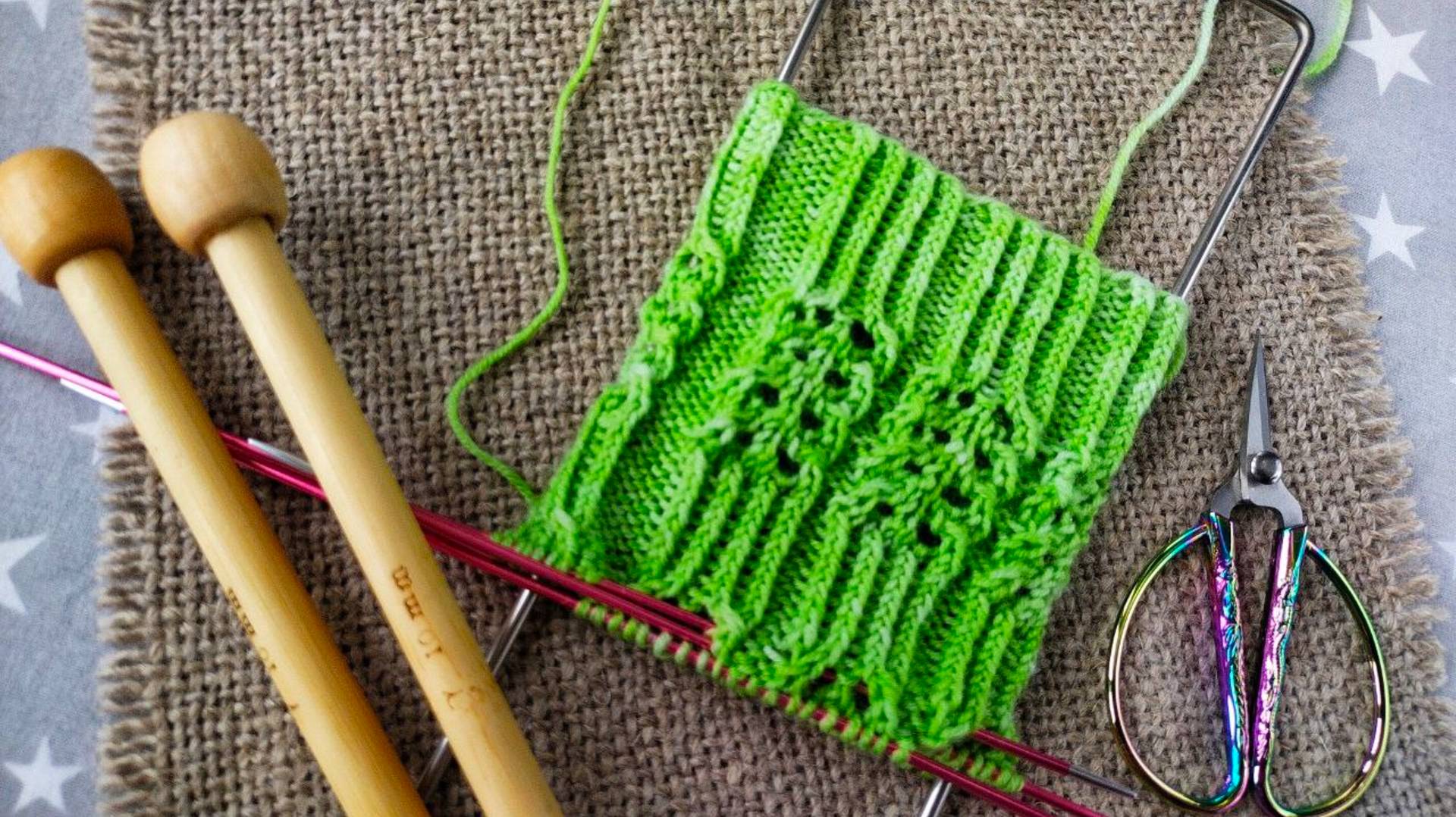 Строгий / не сложный узор для носков / схема в видео. смотреть онлайн