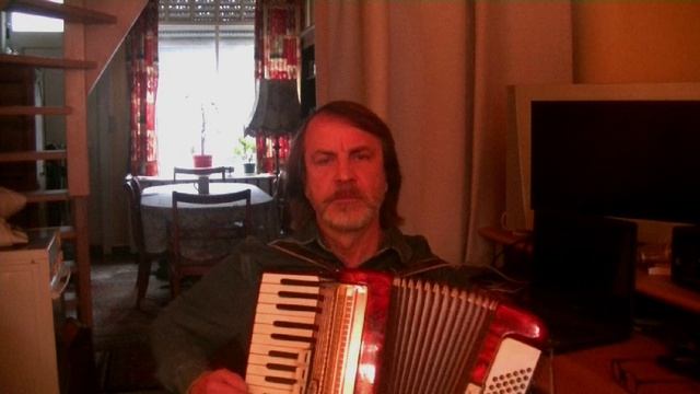 ОРЕШНИК, песня на стихи С.Крутикова, исп. Д.Аникеев смотреть онлайн