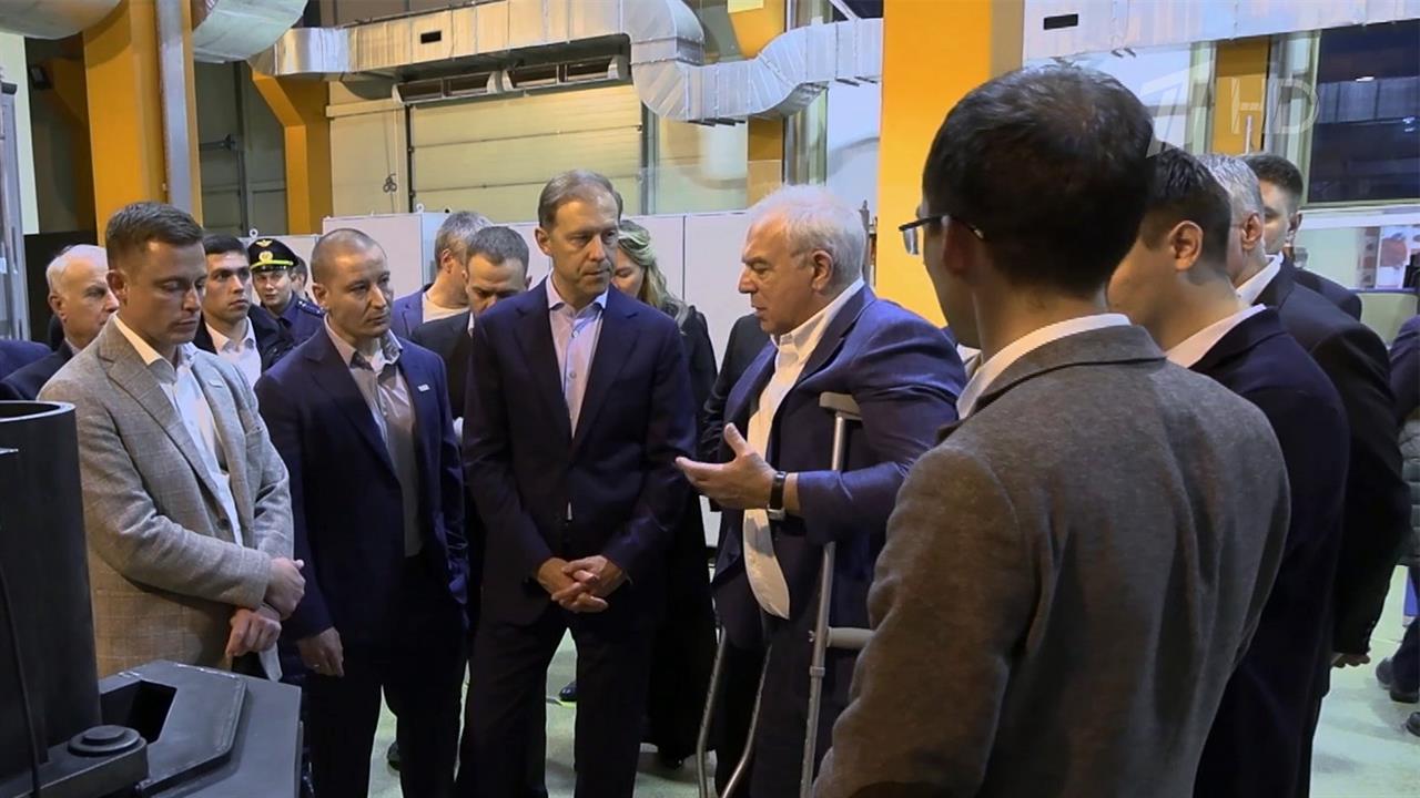 Денис Мантуров посетил инновационный центр "Исток" в Подмосковье