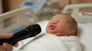 Прикол от нейросети: младенец