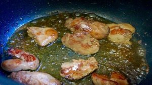 Куриная печень с морковью