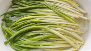 Салат с черемшой и яйцом