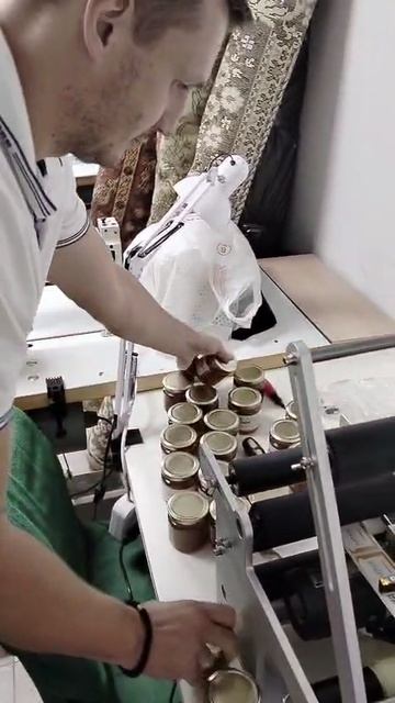 Этикетировочная машина для наклейки этикетки настольная Doersup MT-50 смотреть онлайн