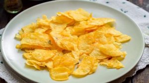 Салат с чипсами и шпротами