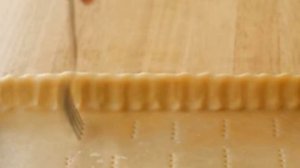 Пирог с сыром, помидорами и оливками