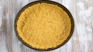 Пирог с творогом и сливами