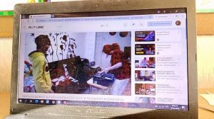 ЖЕСТОКАЯ Мать разбила битой компьютер сыну реальной жизни из за майнкрафт