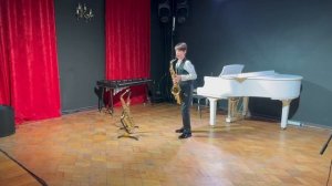 И.С.Бах «Прелюдия, менуэт и жига из сюиты N1». Ивашков Александр, 12 лет. Педагог Петрова АБ