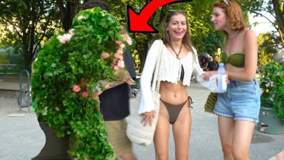 SCARING PEOPLE ON THEIR WAY TO THE (BEACH) BUSHMAN PRANK 2024 смотреть онлайн