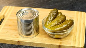 Этот салат занимает первое место на моей кухне, по скорости приготовления. А вкусный какой.