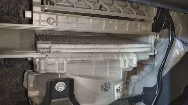 Как заменить салонный фильтр на TOYOTA COROLLA FIELDER 161 смотреть онлайн