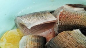 Рыба жареная с луком