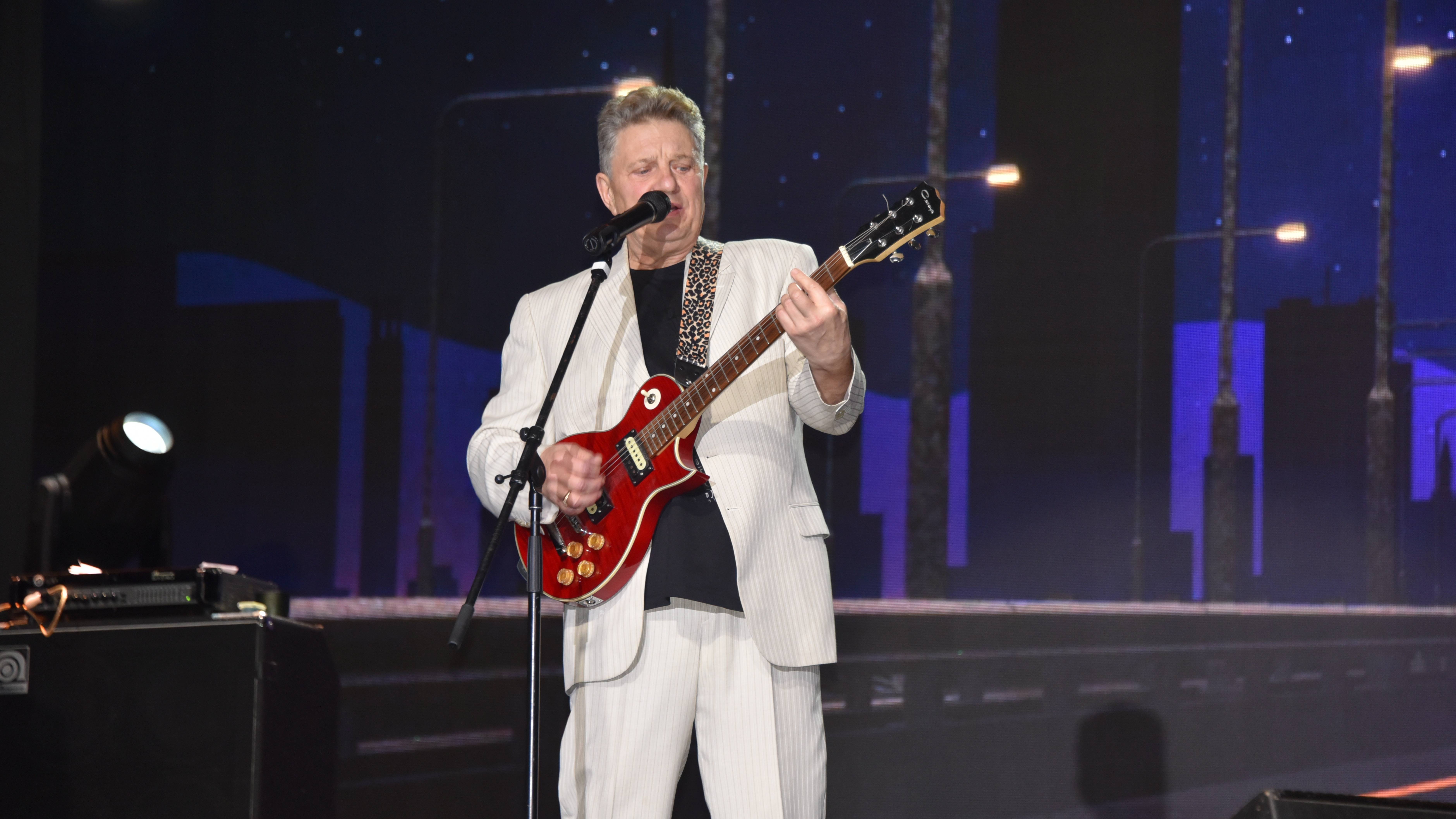 Будь со мной. Автор-исполнитель Андрей Биржевой.