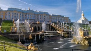Фонтаны Петергофа, которым уже 300 лет!)