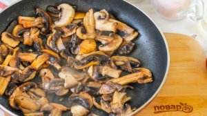 Салат с блинами и грибами