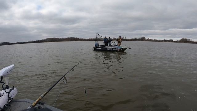 Щука 13 600. На соседней лодке! Пять минут переживаний. смотреть онлайн