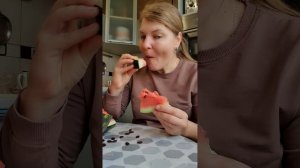 Мукбанг. Очень сильно захотелось арбуза😋🍉