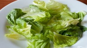 Салат с чесноком и курицей