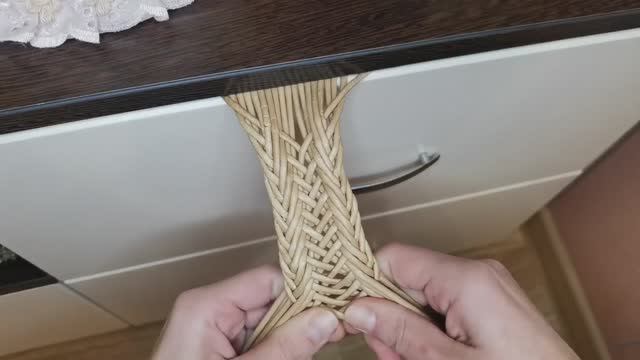 Ажурное плетение ручек для сумок и корзин.