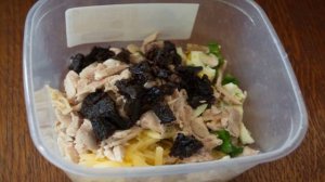 Салат с черносливом и огурцом