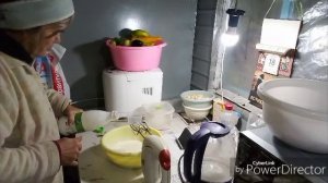 Закрыла томаты / Опять пирог.