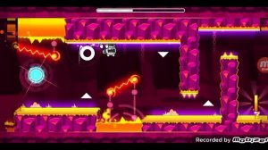 играю в geometry dash