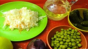 Салат из квашеной капусты и огурцов