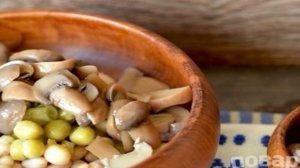 Салат с белой консервированной фасолью