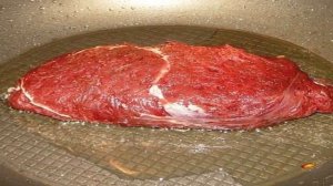 Оленина в брусничном соусе