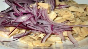 Салат из маринованных кальмаров