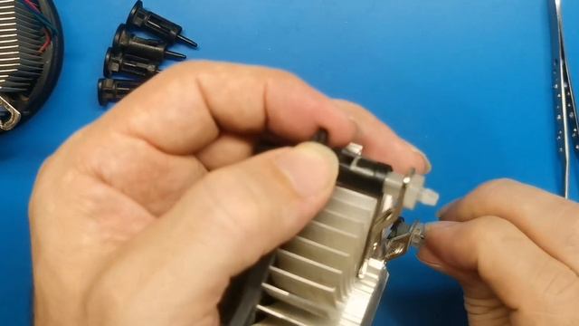 меняем клипсы самостоятельно на кулере intel смотреть онлайн