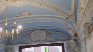За 30 минут пришли 4 экскурсии. И у всех гидов разные версии об этом 🏠 особняке.