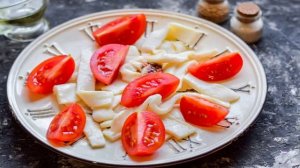 Салат с брынзой и кальмарами