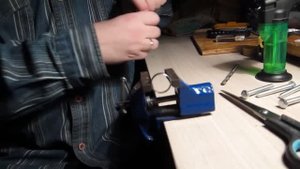 Кольцо слетает с пальца. Что делать, как уменьшить размер кольца